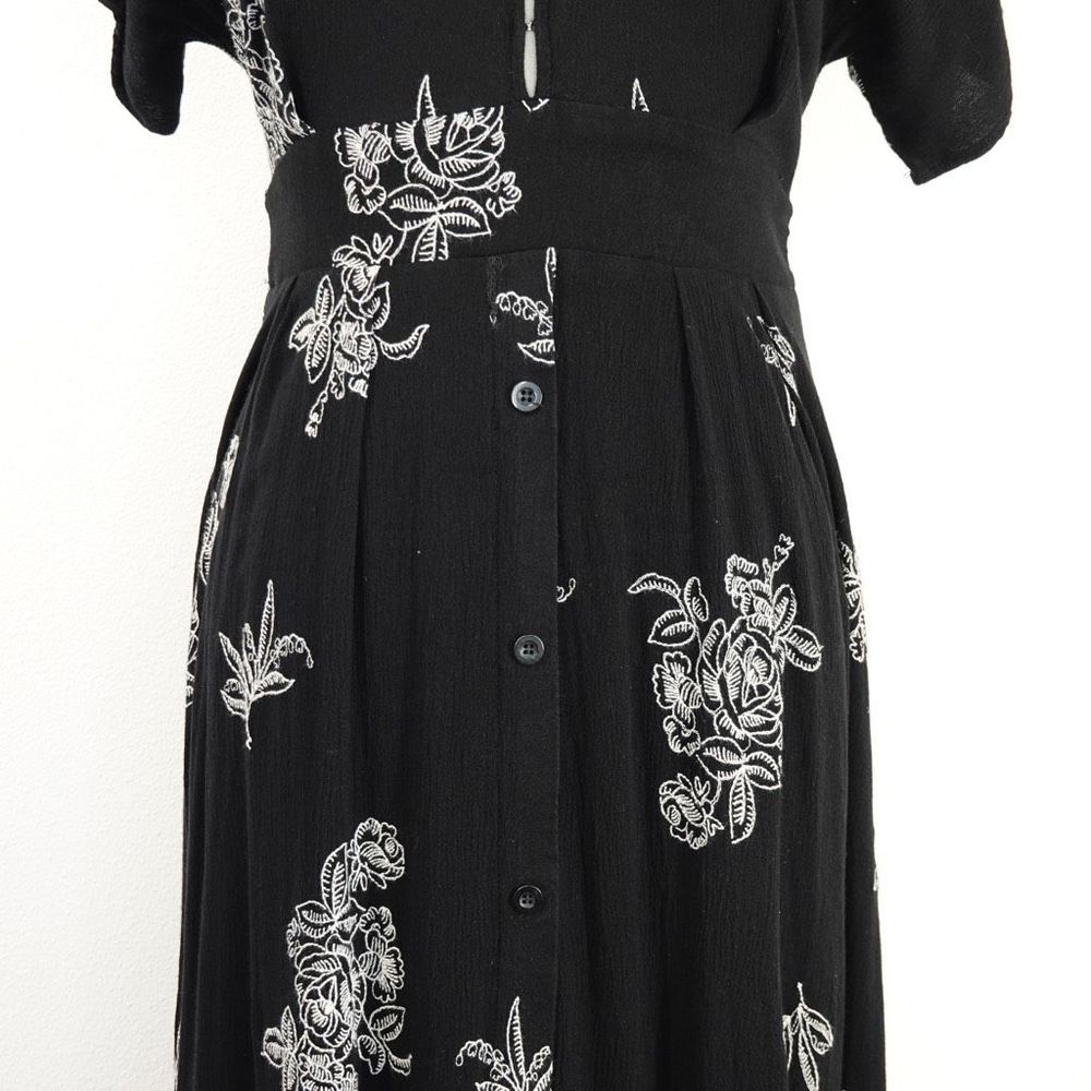 Mod Ref Meredith Floral Embroidered Dress Black and White Size S - Picture 10 of 16